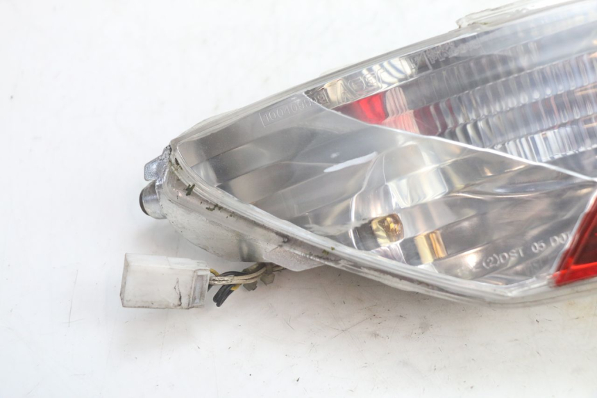 photo de LUZ TRASERA IZQUIERDA PIAGGIO MP3 125 (2006 - 2014) - Detalle de la pieza