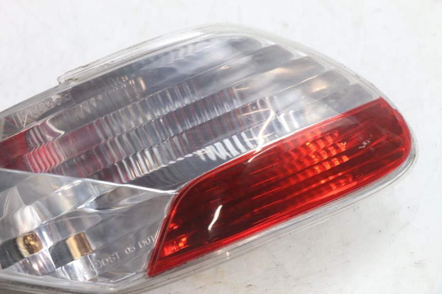photo de LUZ TRASERA IZQUIERDA PIAGGIO MP3 125 (2006 - 2014) - Zoom estado de uso