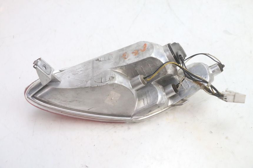 photo de LUZ TRASERA IZQUIERDA PIAGGIO MP3 125 (2006 - 2014) - Primer plano técnico