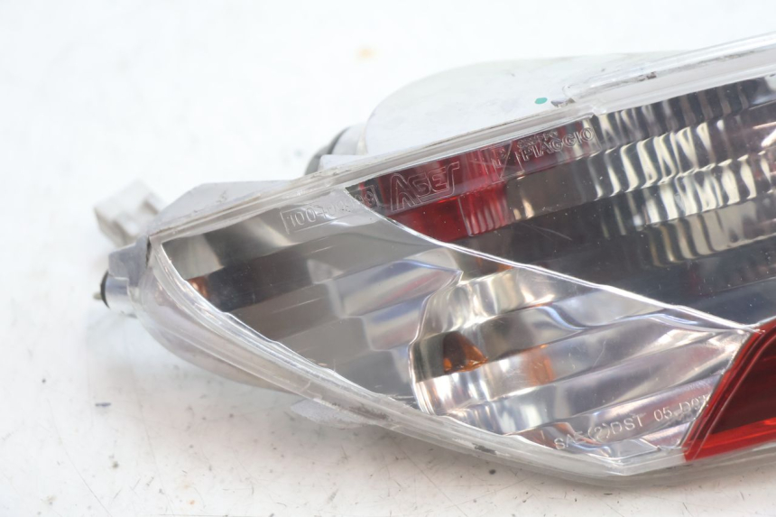 photo de LUZ TRASERA IZQUIERDA PIAGGIO MP3 125 (2006 - 2014) - Detalle de la pieza
