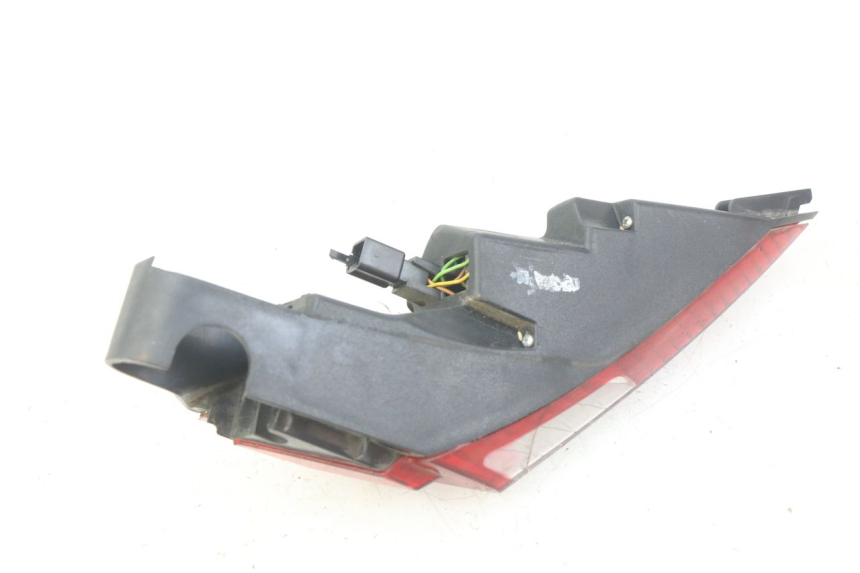 photo de FARO TRASERO IZQUIERDO PEUGEOT SATELIS COMPRESSOR K15 125 (2006 - 2009) - Detalles de los puntos de fijación