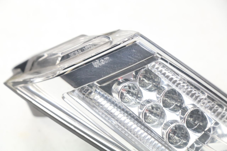 photo de LUZ TRASERA IZQUIERDA PEUGEOT SATELIS 300 (2012 - 2015) - Marcados y referencias originales