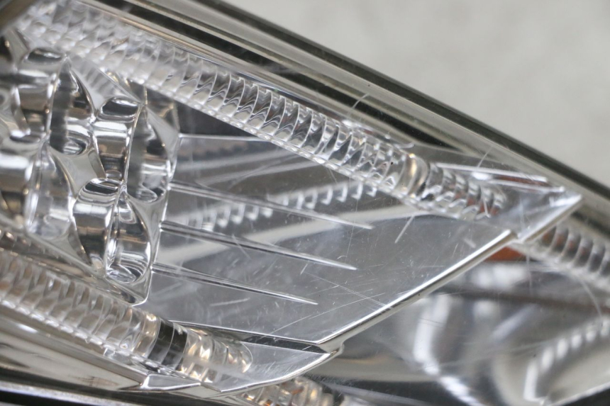 photo de LUZ TRASERA IZQUIERDA PEUGEOT SATELIS 125 (2013 - 2018) - Detalle de la pieza