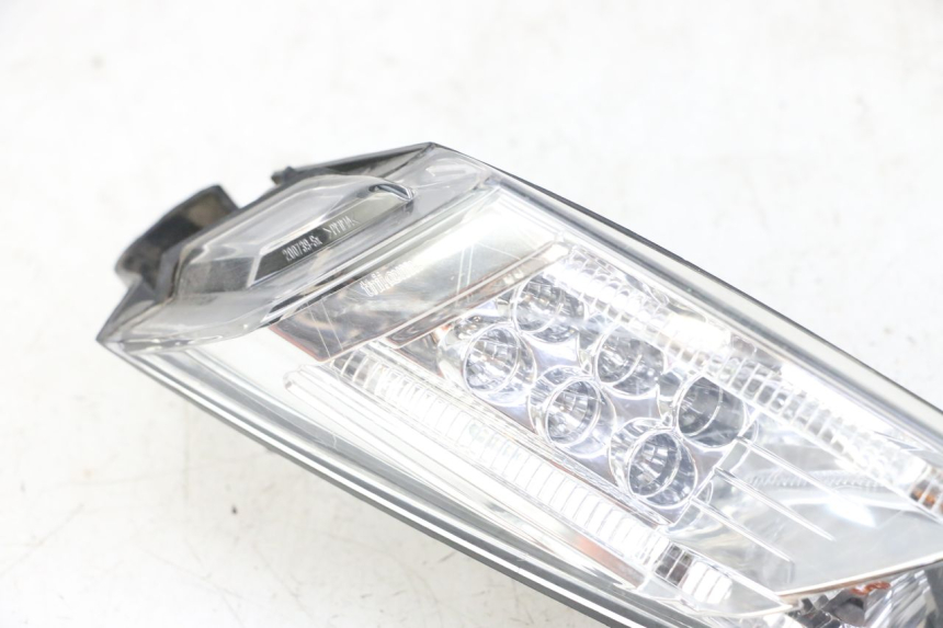 photo de LUZ TRASERA IZQUIERDA PEUGEOT SATELIS 125 (2013 - 2018) - Otra vista del artículo