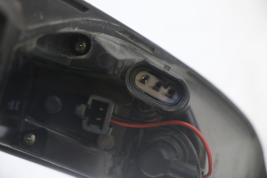 photo de FARO TRASERO IZQUIERDO PEUGEOT SATELIS 125 (2010 - 2012) - Estado de la superficie y material