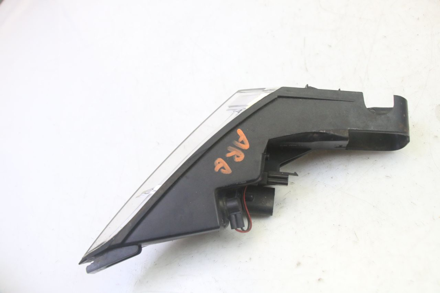 photo de LUZ TRASERA IZQUIERDA PEUGEOT SATELIS 125 (2013 - 2018) - Primer plano técnico