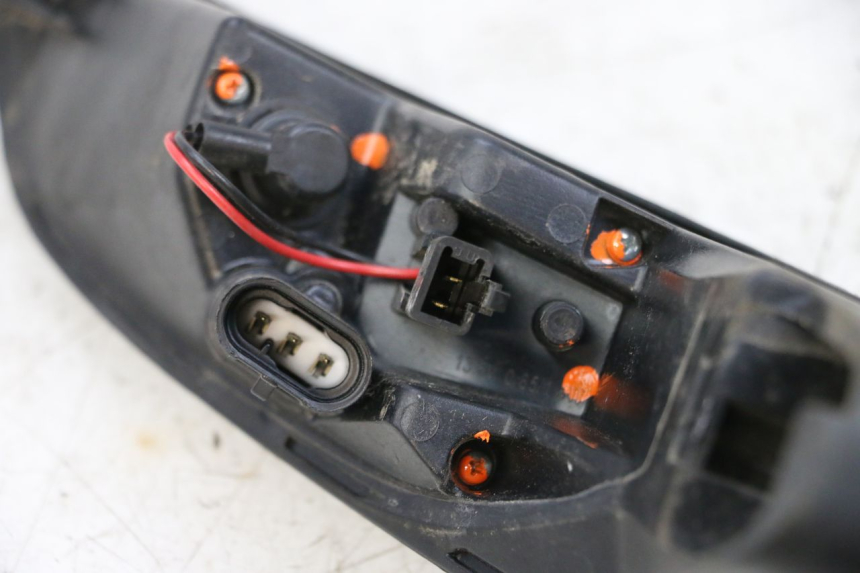 photo de LUZ TRASERA IZQUIERDA PEUGEOT SATELIS 125 (2013 - 2018) - Vista general del producto