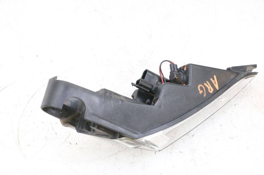 photo de LUZ TRASERA IZQUIERDA PEUGEOT SATELIS 125 (2013 - 2018) - Detalles de los puntos de fijación