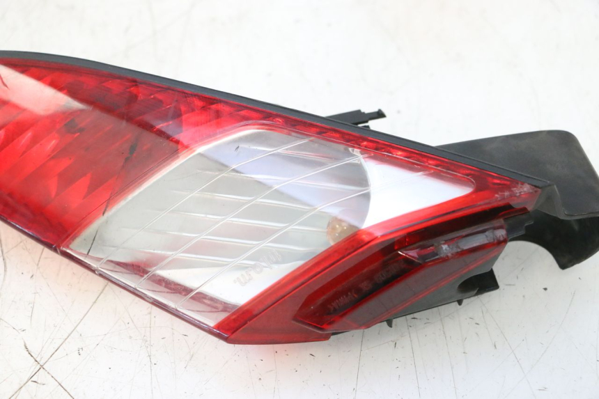 photo de FARO TRASERO IZQUIERDO PEUGEOT SATELIS 125 (2006 - 2009) - Otra perspectiva