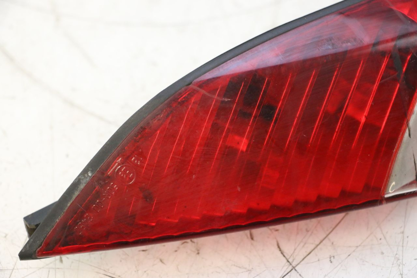 photo de FARO TRASERO IZQUIERDO PEUGEOT SATELIS 125 (2006 - 2009) - Detalles de los puntos de fijación