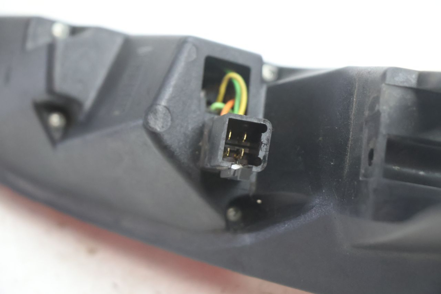 photo de FARO TRASERO IZQUIERDO PEUGEOT SATELIS 125 (2006 - 2009) - Detalles de los puntos de fijación
