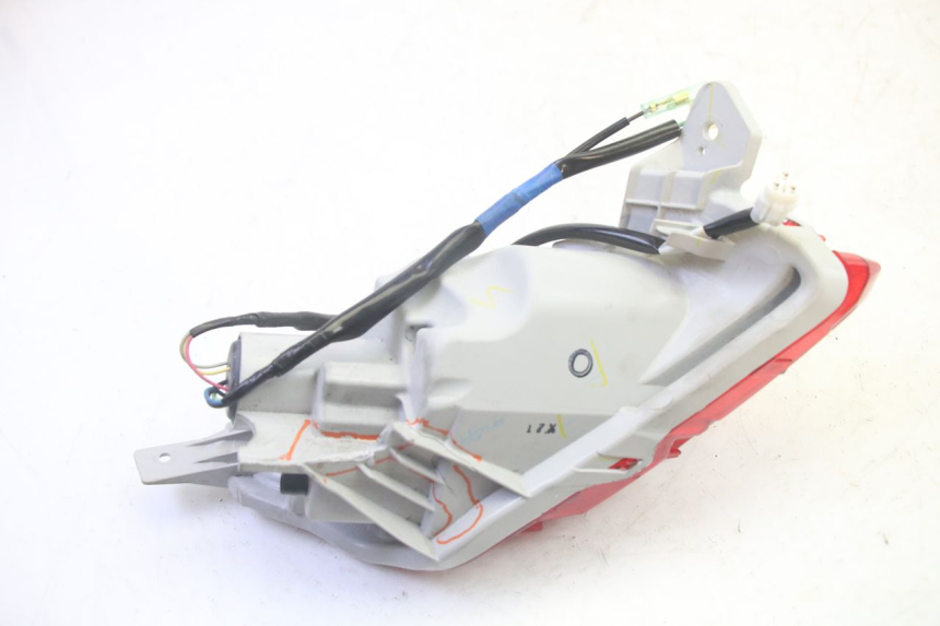 photo de LUZ TRASERA IZQUIERDA YAMAHA TRICITY 300 (2020 - 2024) - Primer plano técnico