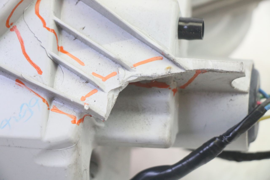 photo de LUZ TRASERA IZQUIERDA YAMAHA TRICITY 300 (2020 - 2024) - Recambio usado revisado