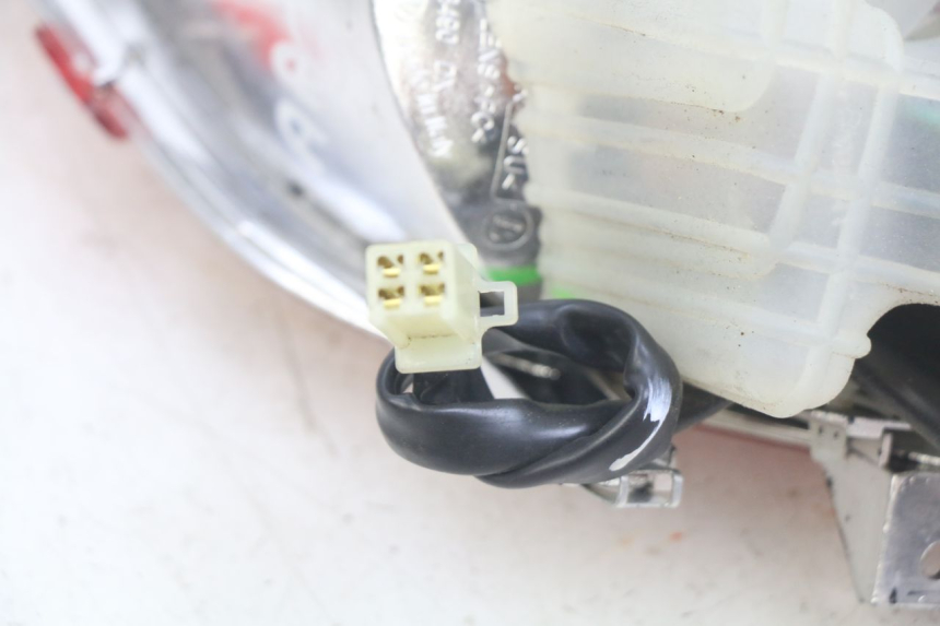 photo de FARO TRASERO IZQUIERDO YAMAHA X-MAX XMAX 125 (2010 - 2013) - Zoom estado de uso