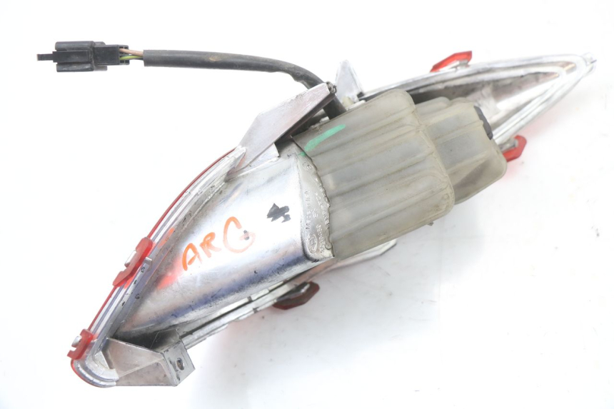 photo de FARO TRASERO IZQUIERDO YAMAHA X-MAX XMAX 125 (2010 - 2013) - Primer plano técnico