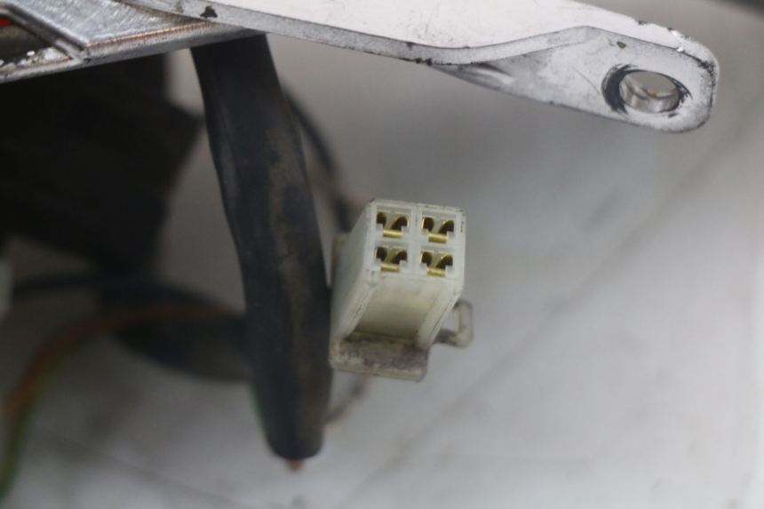 photo de FARO TRASERO IZQUIERDO YAMAHA XMAX X-MAX 125 (2006 - 2009) - Estado de la superficie y material