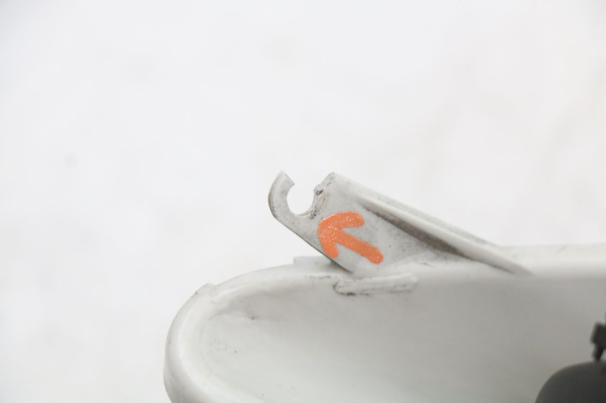 photo de FARO TRASERO IZQUIERDO YAMAHA XMAX X-MAX 125 (2006 - 2009) - Estado de la superficie y material