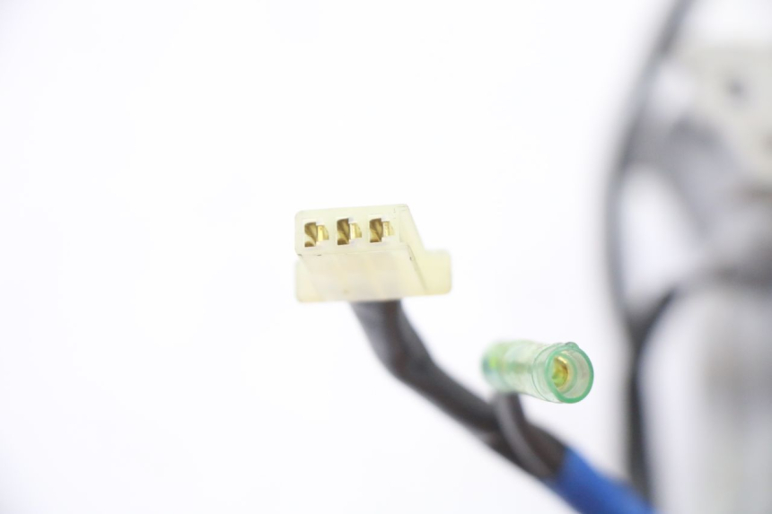 photo de LUZ TRASERA IZQUIERDA YAMAHA XMAX X-MAX 125 (2021 - 2025) - Detalles de los puntos de fijación