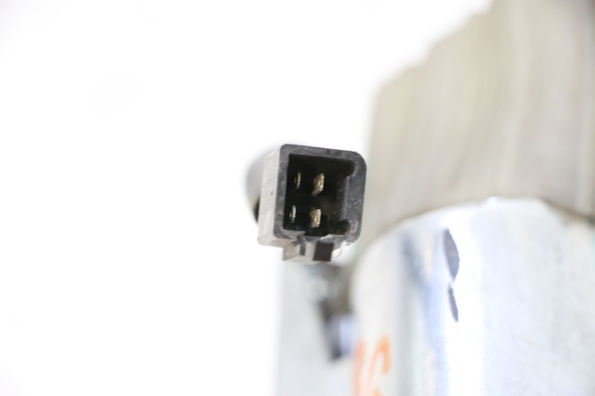 photo de FARO TRASERO IZQUIERDO YAMAHA X-MAX XMAX 125 (2010 - 2013) - Detalles de los puntos de fijación