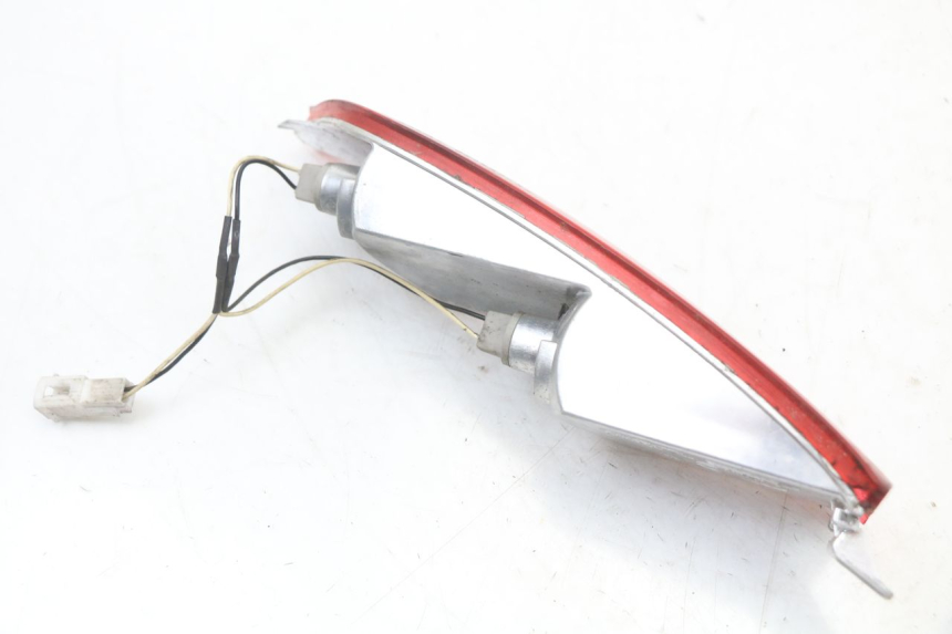 photo de LUZ TRASERA IZQUIERDA PIAGGIO XEVO - X EVO 125 (2007 - 2017) - Primer plano técnico