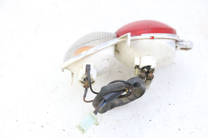 photo de LUZ TRASERA IZQUIERDA YAMAHA YP MAJESTY 125 (2002 - 2006) - Zoom estado de uso