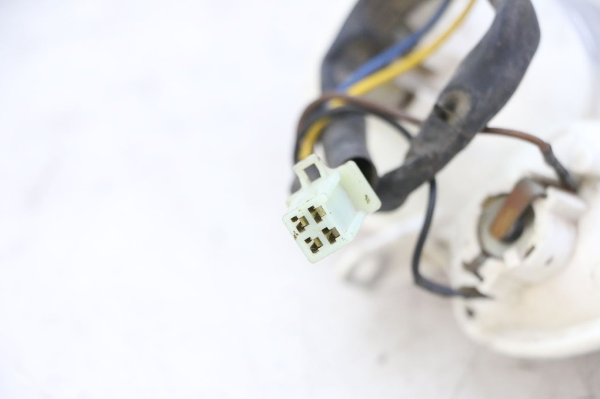 photo de LUZ TRASERA IZQUIERDA YAMAHA YP MAJESTY 125 (2002 - 2006) - Otra perspectiva