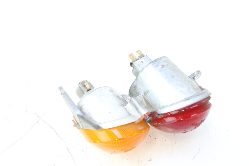 photo de LUZ TRASERA IZQUIERDA YAMAHA YP MAJESTY 125 (1998 - 2001) - Detalle de la pieza