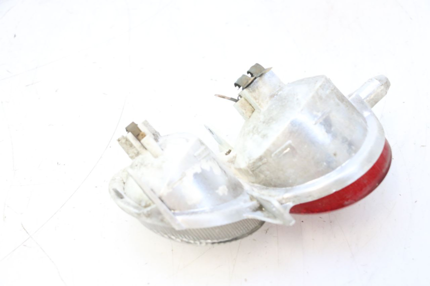 photo de LUZ TRASERA IZQUIERDA YAMAHA YP MAJESTY 125 (2007 - 2010) - Detalle de la pieza