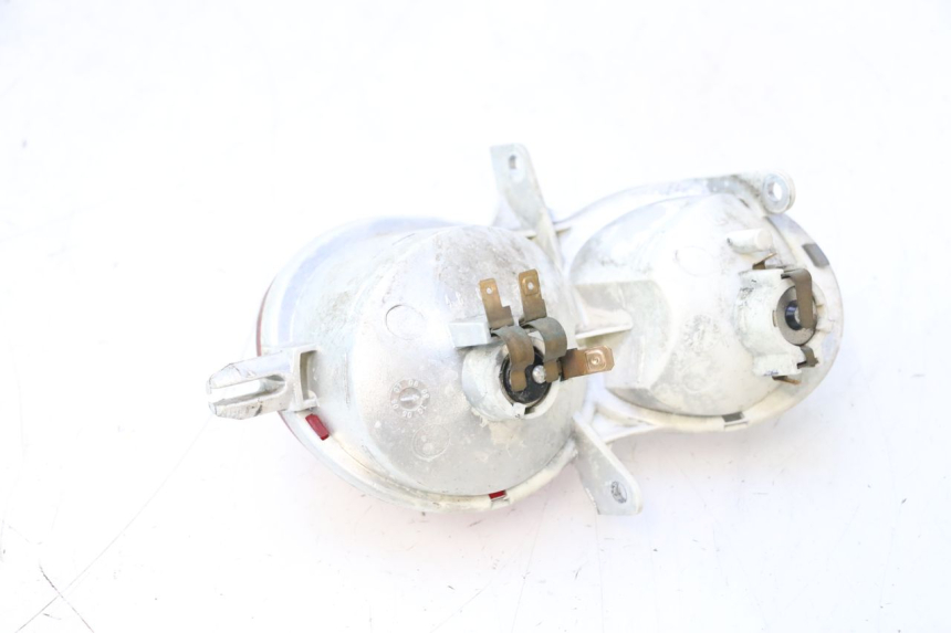 photo de LUZ TRASERA IZQUIERDA YAMAHA YP MAJESTY 125 (2007 - 2010) - Otra perspectiva