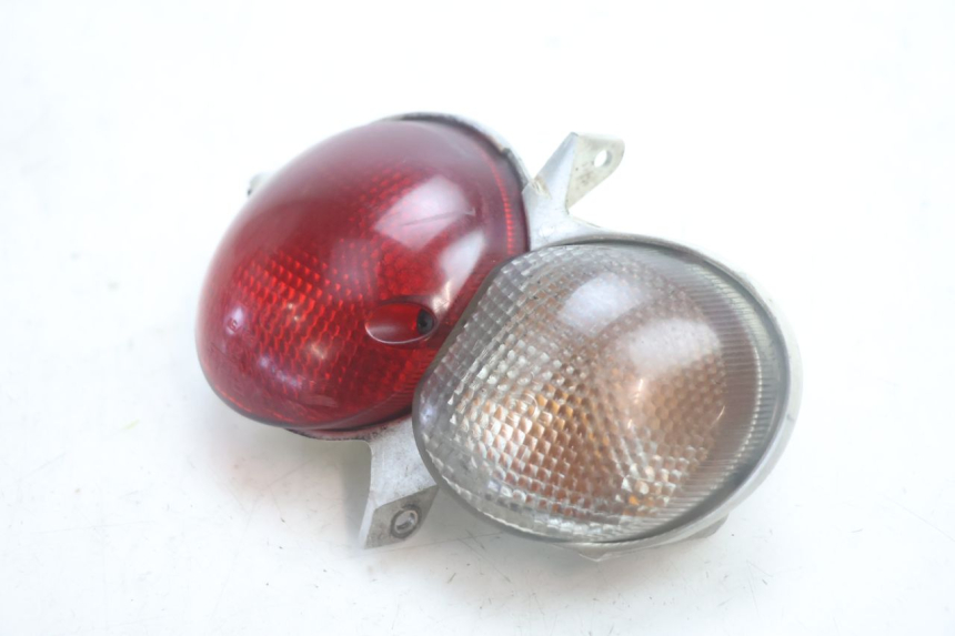 photo de LUZ TRASERA IZQUIERDA YAMAHA YP MAJESTY 125 (2002 - 2006) - Detalle de la pieza