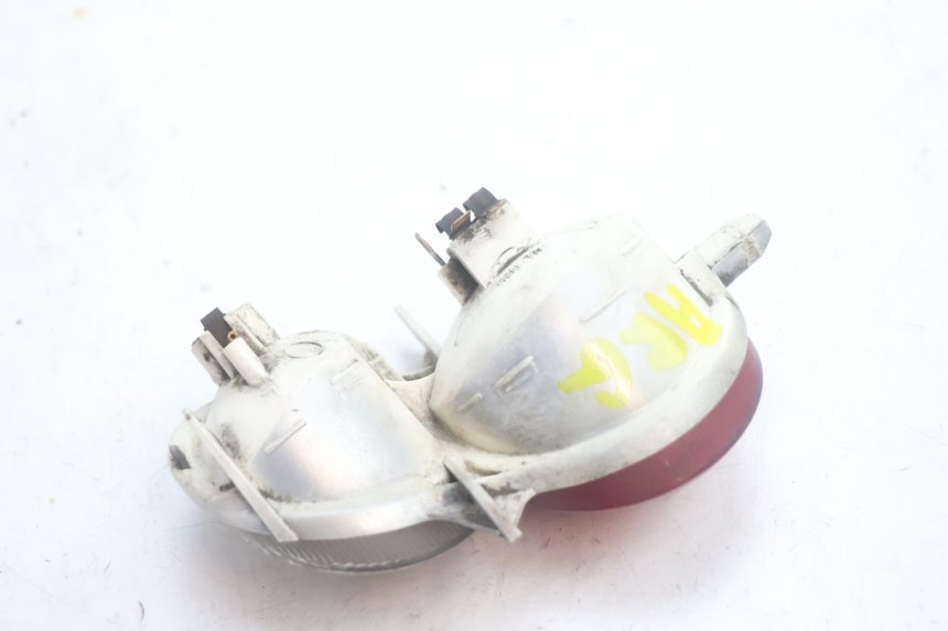 photo de LUZ TRASERA IZQUIERDA YAMAHA YP MAJESTY 125 (2002 - 2006) - Otra perspectiva
