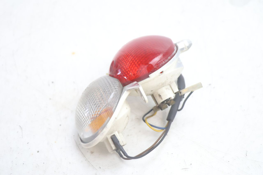 photo de LUZ TRASERA IZQUIERDA YAMAHA YP MAJESTY 125 (2002 - 2006) - Otra perspectiva