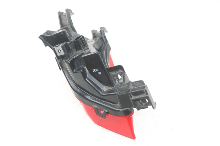 photo de LUZ TRASERA IZQUIERDA YAMAHA YP T-MAX TMAX 530 (2017 - 2020) - Otra perspectiva