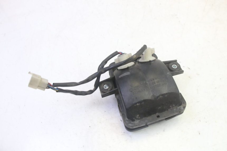 photo de LUZ TRASERA KAWASAKI GPZ RX 1000 (1986 - 1988) - Detalles de los puntos de fijación