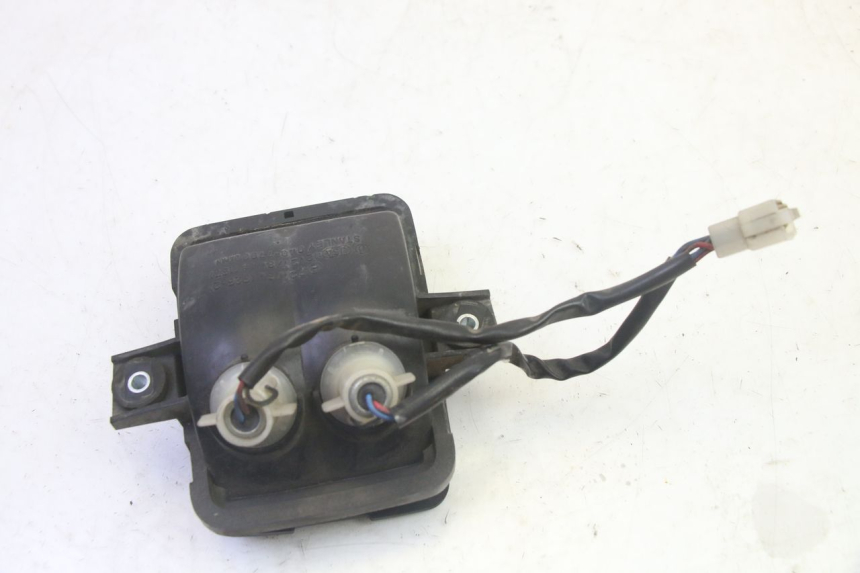 photo de LUZ TRASERA KAWASAKI GPZ RX 1000 (1986 - 1988) - Estado de la superficie y material