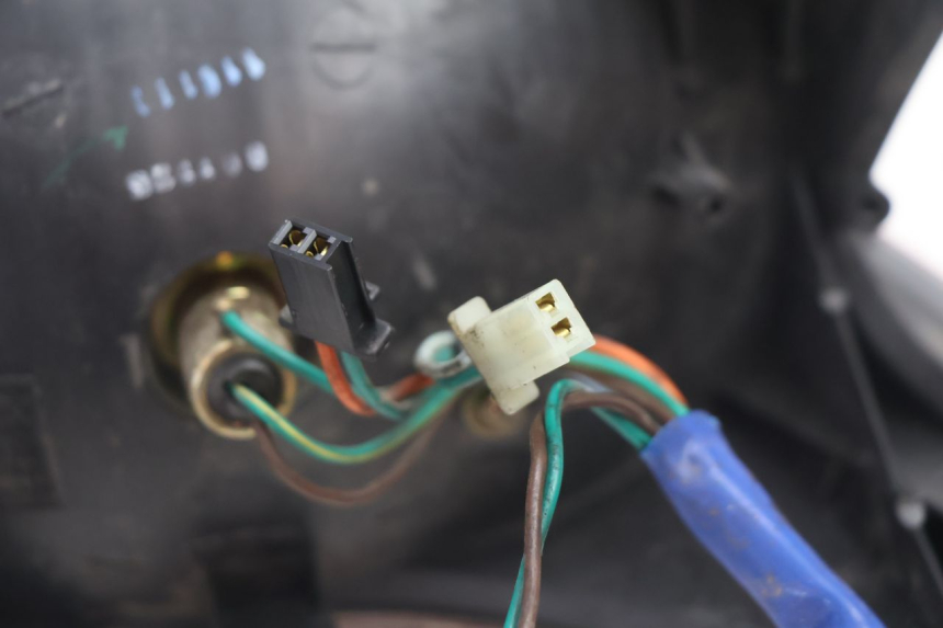 photo de LUZ TRASERA KYMCO GRAND DINK 125 (2008 - 2014) - Detalles de los puntos de fijación