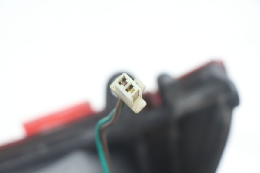 photo de LUZ TRASERA KYMCO GRAND DINK 125 (2008 - 2014) - Estado de la superficie y material