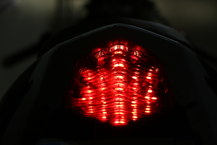 photo de LUZ TRASERA SUZUKI GSXR GSX-R 1000 (2003 - 2004) - Características distintivas