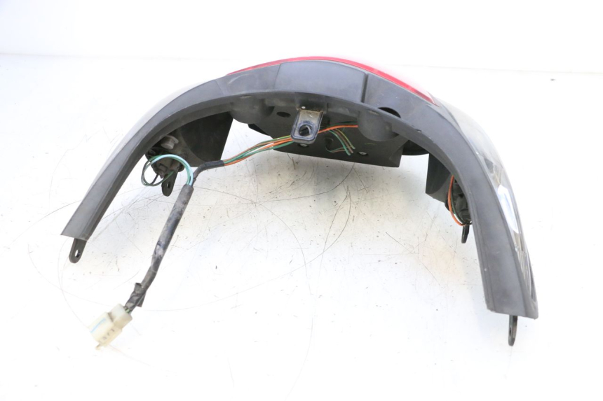 photo de LUZ TRASERA SYM GTS EVO 125 (2009 - 2013) - Detalles de los puntos de fijación