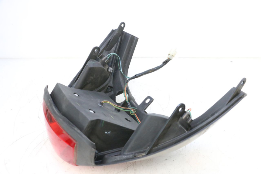 photo de LUZ TRASERA SYM GTS EVO 125 (2009 - 2013) - Estado de la superficie y material