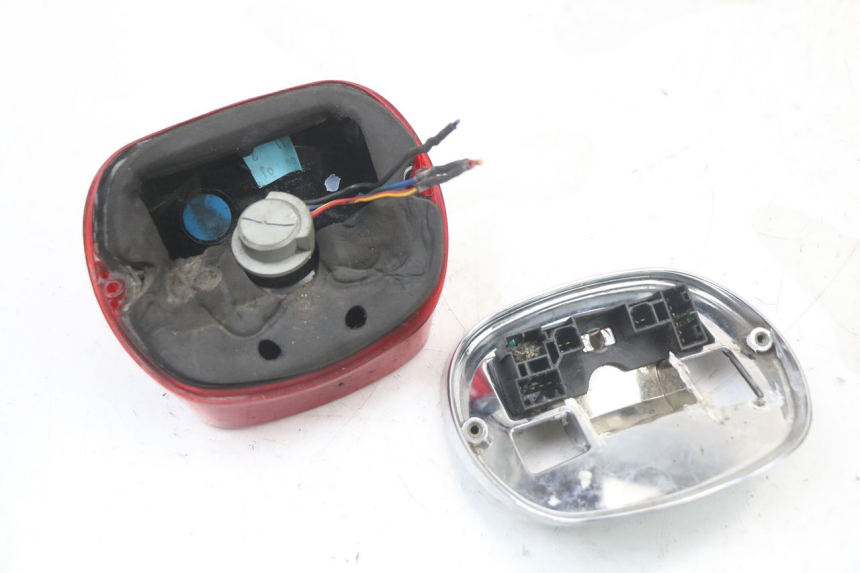 photo de LUZ TRASERA HARLEY DAVIDSON SPORTSTER XL CUSTOM 883 (1999 - 2006) - Características distintivas