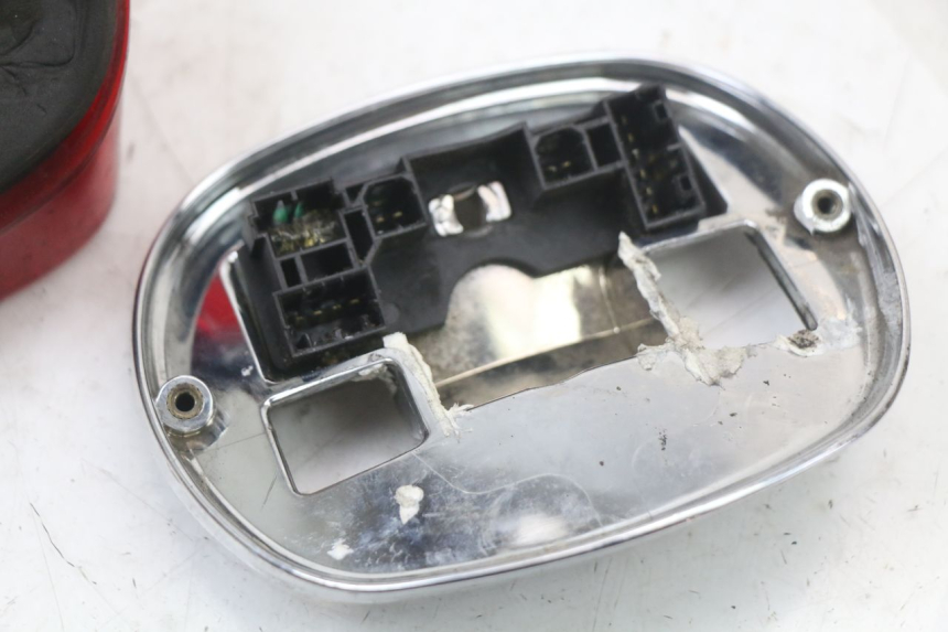 photo de LUZ TRASERA HARLEY DAVIDSON SPORTSTER XL CUSTOM 883 (1999 - 2006) - Primer plano de alta resolución