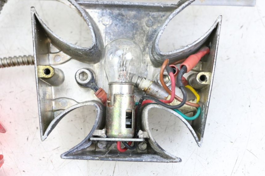 photo de LUZ TRASERA HONDA VT C2 SHADOW 750 (1997 - 2001) - Zoom sobre los componentes