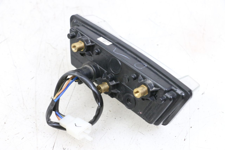 photo de LUZ TRASERA HUSQVARNA SVARTPILEN 401 (2018 - 2023) - Zoom estado de uso