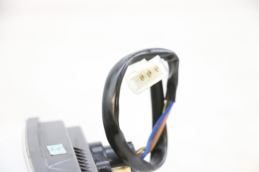 photo de LUZ TRASERA HUSQVARNA SVARTPILEN 401 (2018 - 2023) - Otra perspectiva