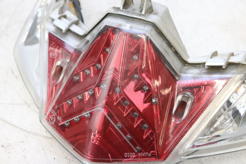 photo de FARO TRASERO SYM JET 14 4T 50 (2018 - 2022) - Detalles de los puntos de fijación