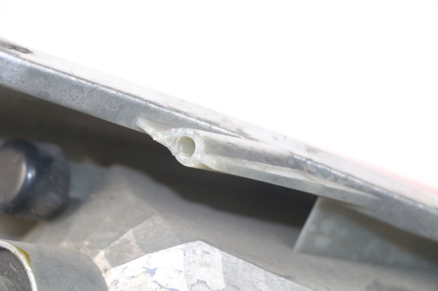 photo de LUZ TRASERA SYM JOYMAX 250 (2013 - 2017) - Detalles de los puntos de fijación