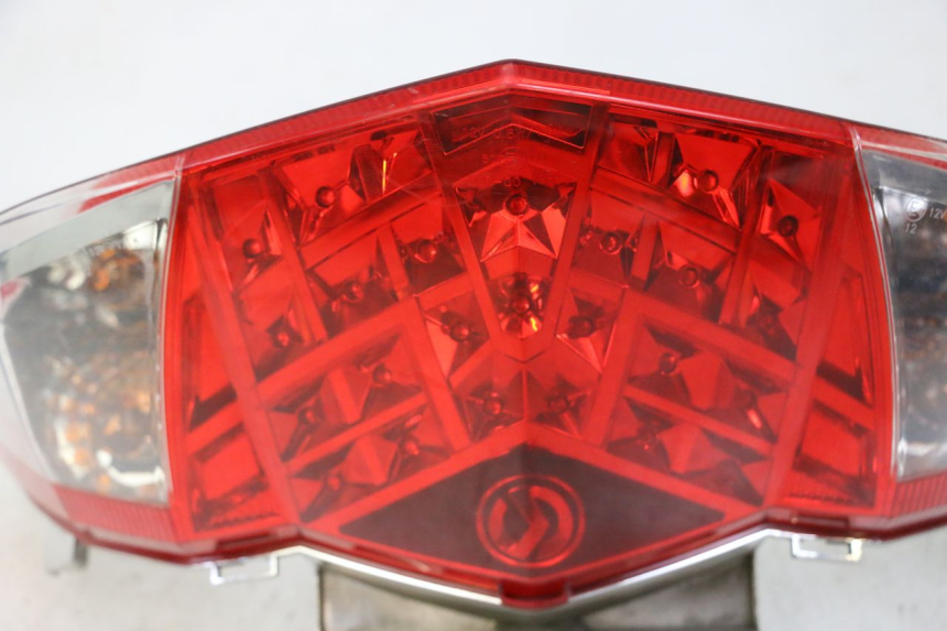 photo de LUZ TRASERA SYM JOYMAX 125 (2010 - 2017) - Primer plano de alta resolución