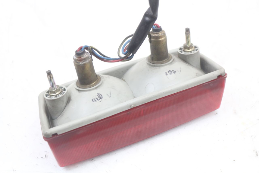 photo de LUZ TRASERA KAWASAKI GTR 1000 (1994 - 2004) - Primer plano técnico