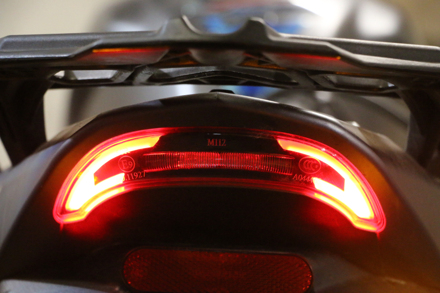 photo de LUZ TRASERA KIDEN KD125-G 125 (2018 - 2022) - Estado de la superficie y material